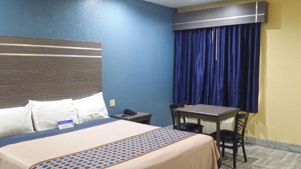 Americas Best Value Inn & Suites Northeast Houston Esterno foto