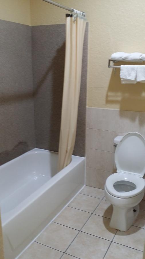 Americas Best Value Inn & Suites Northeast Houston Esterno foto