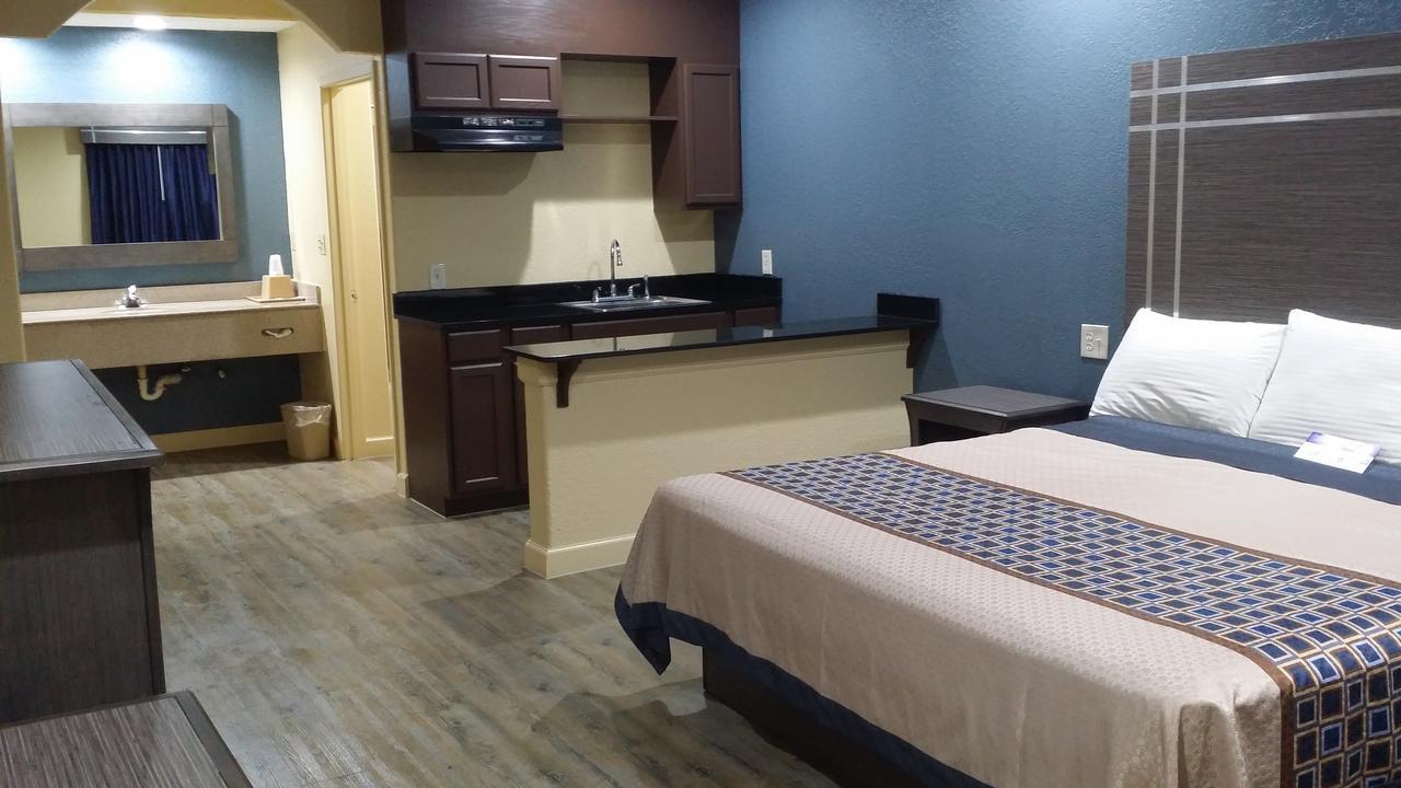 Americas Best Value Inn & Suites Northeast Houston Esterno foto